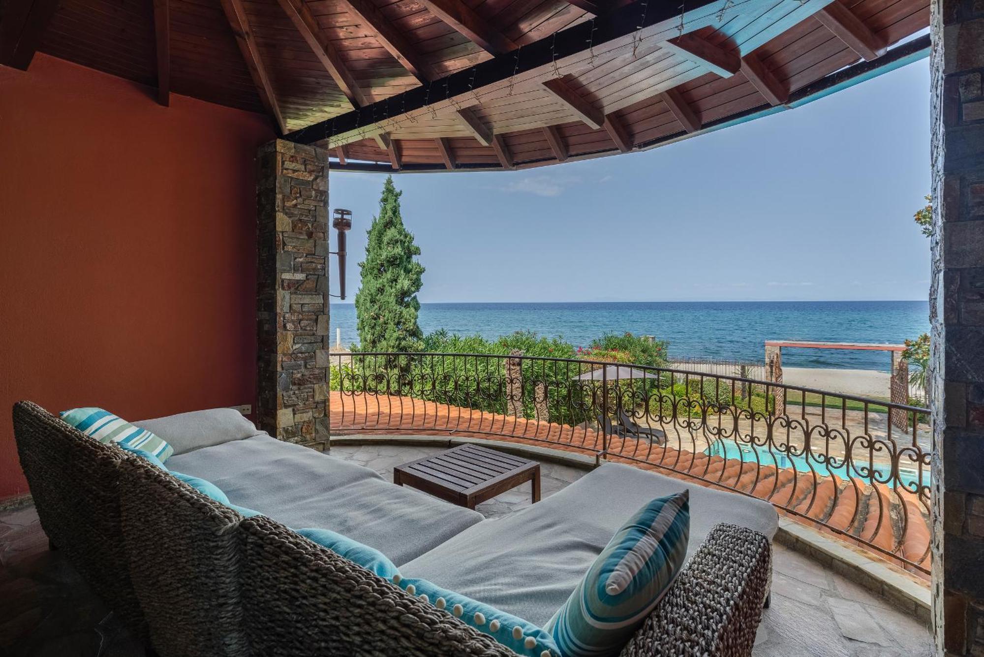 Efharis Beachfront Villa Платамонас Экстерьер фото